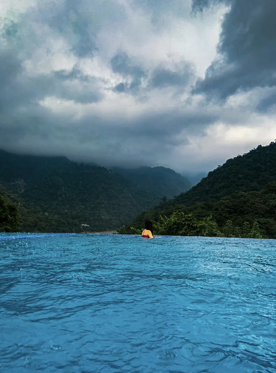 An infinity pool that forgot to end where the mountains begin.